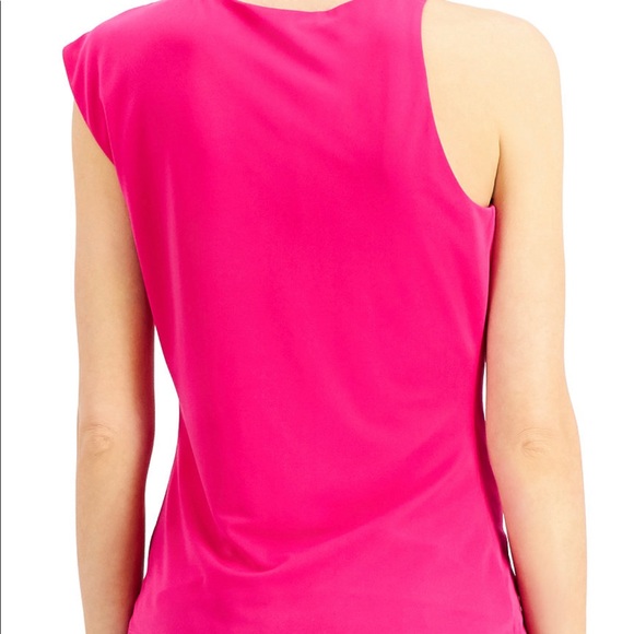 Asymmetrical-sleeved T shirt - Picture 2 of 3